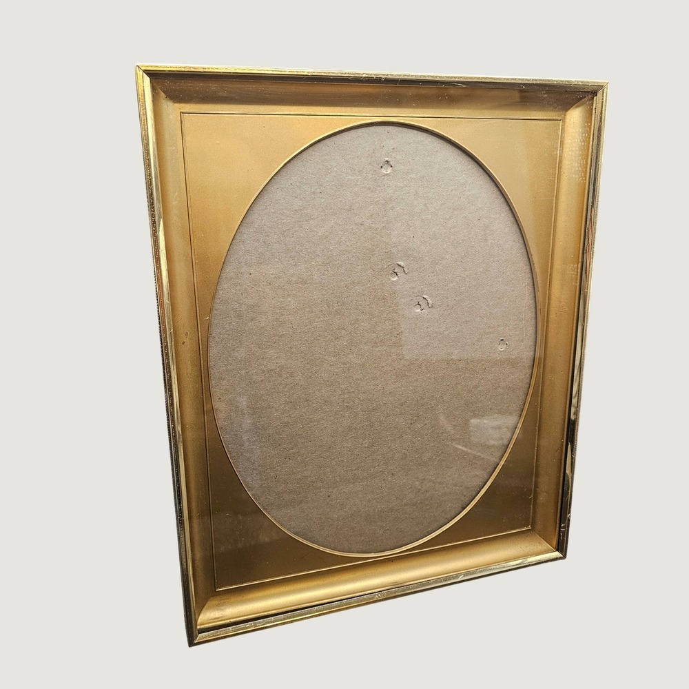 Vintage I.I.C. 1973 Gold Tone Metal Oval 8x10 Picture Frame Made USA Easel Back